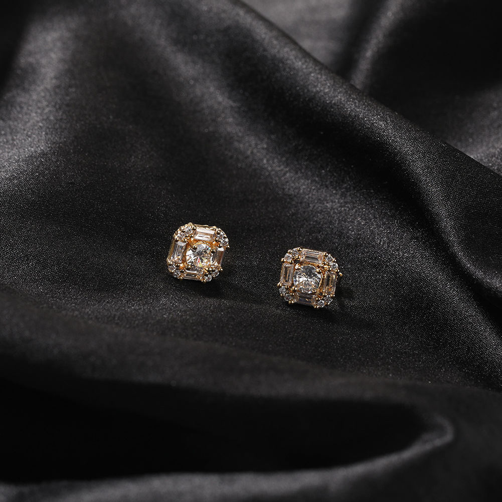 Vein Dynasty® Square Stud Earring in 18K Gold-Plated Pure Copper and Cubic Zirconia
